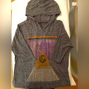 Hooded t-shirt with 3/4 sleeves